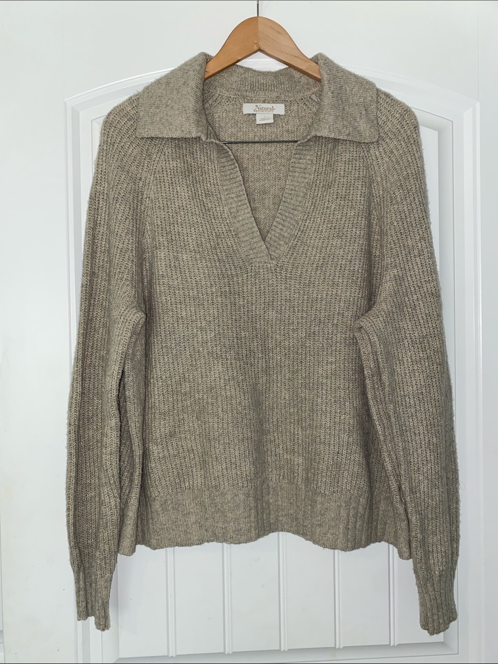 Natural Reflections Tan Collared V-Neck Ribbed Sweater size Large
